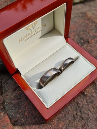 nora and csaba titanium gold fretwork wedding rings
