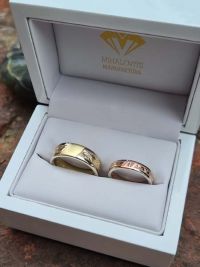 zsuzsanna es mate gold wedding ring