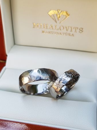 alinda es andras titanium wedding ring