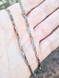oliv 8 necklace