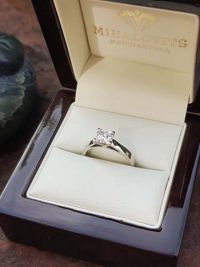 whitegold  engagement ring with princess diamond